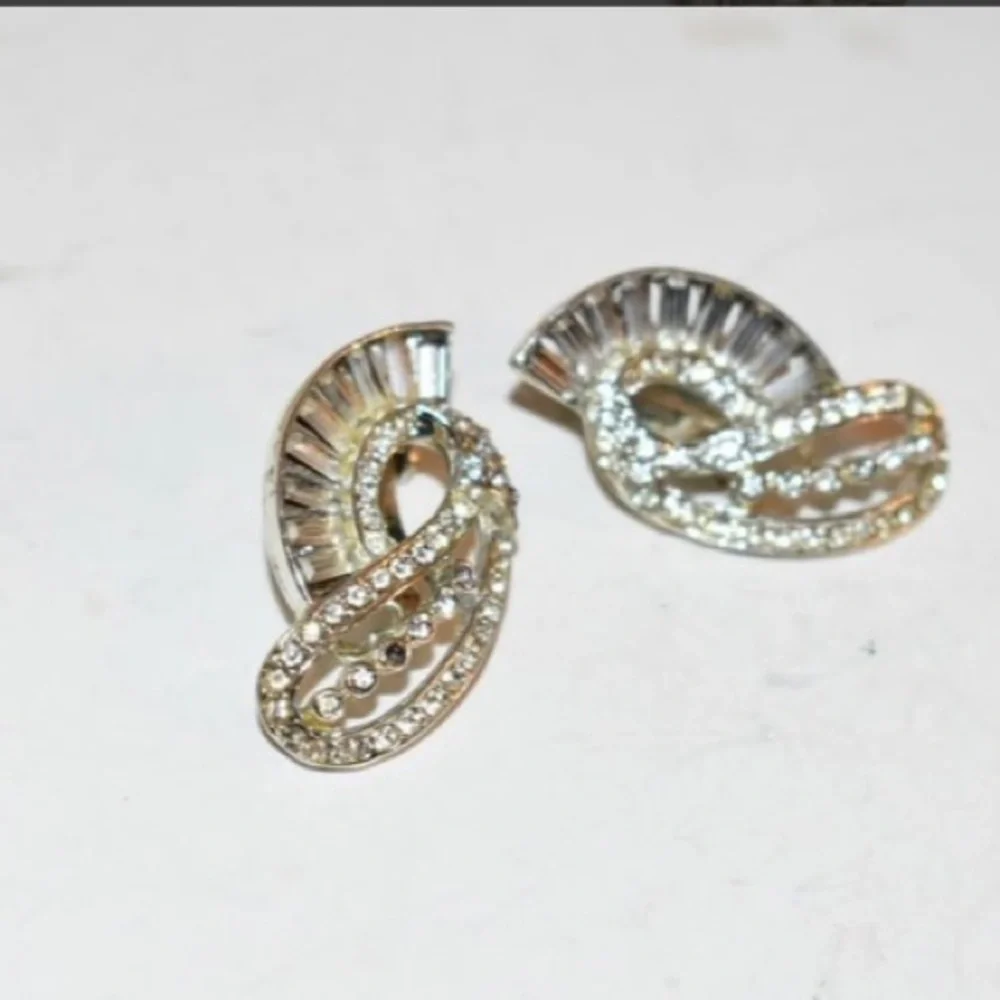 Vintage silver tone‎ rhinestone Earrings